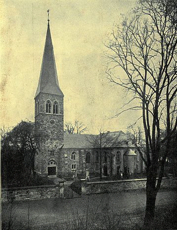 Historische Aufnahme des ev. Kirche. Die Kirche ist vollständig zu sehen.